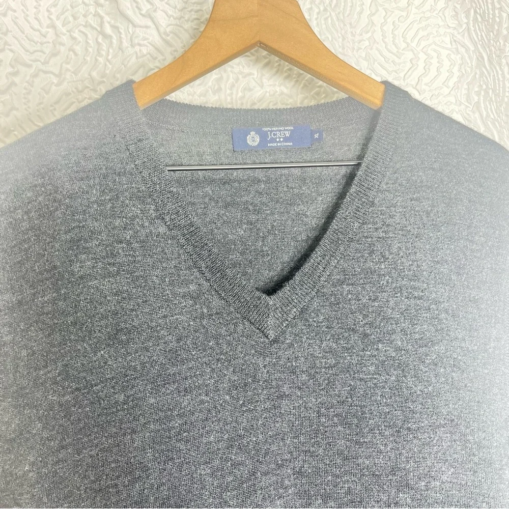 J.Crew Men's XL 100% Merino Wool V-Neck Sweater Vest Gray Flawed Fits Large